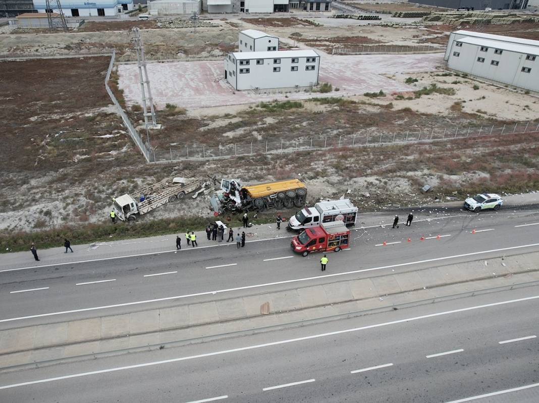 Konya'da kaza! TIR, demir yüklü kamyona çarptı: 1 ölü, 1 yaralı 5